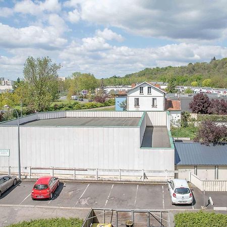 Le Raymond: Centrally Located Apartment with Parking Vichy Exterior photo