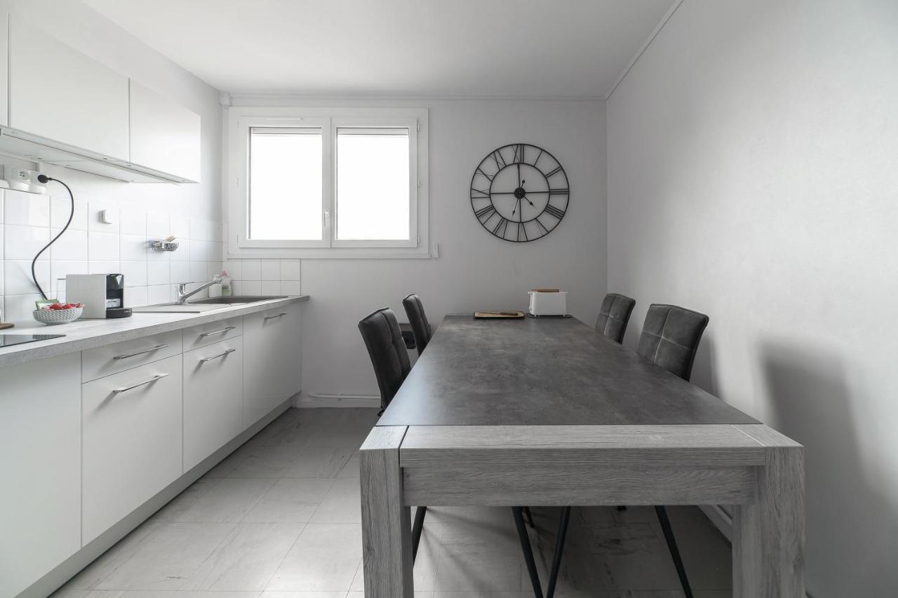 Le Raymond: Centrally Located Apartment with Parking Vichy Exterior photo