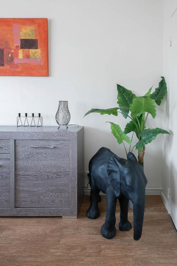 Le Raymond: Centrally Located Apartment with Parking Vichy Exterior photo