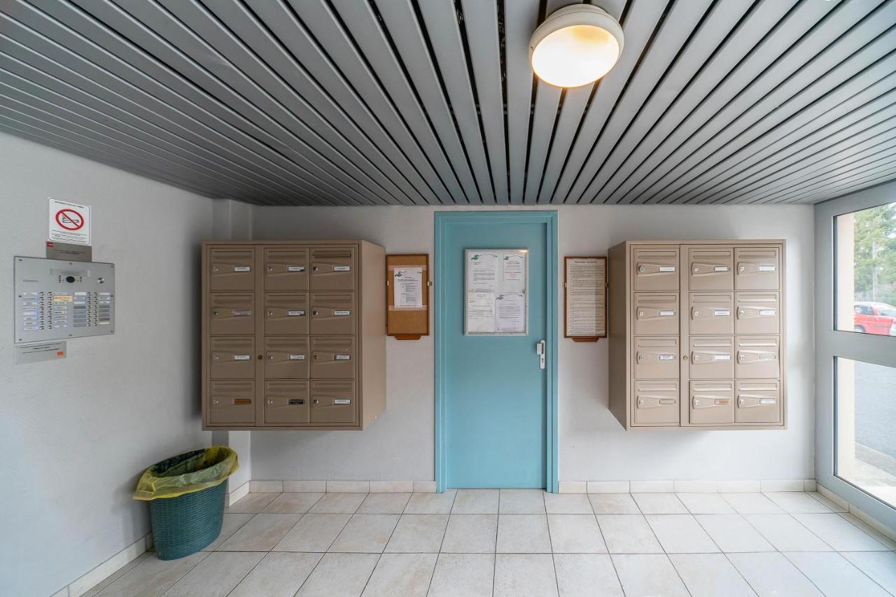 Le Raymond: Centrally Located Apartment with Parking Vichy Exterior photo
