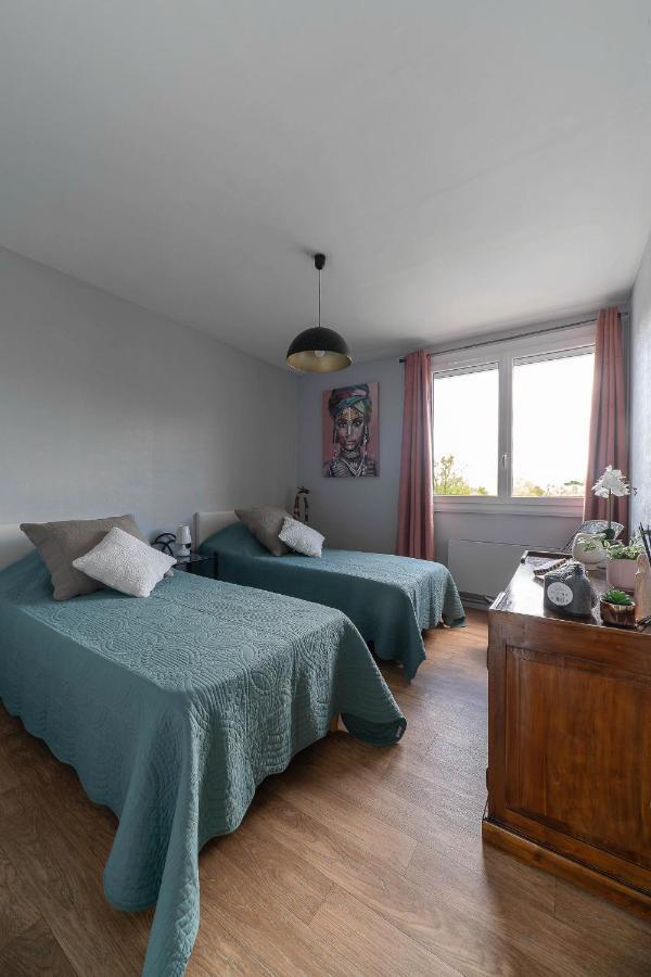 Le Raymond: Centrally Located Apartment with Parking Vichy Exterior photo