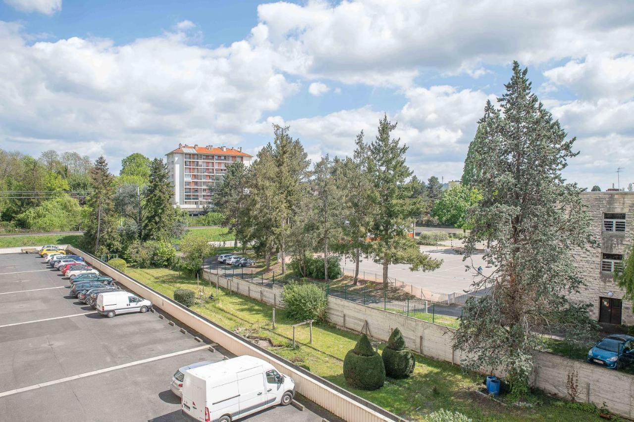 Le Raymond: Centrally Located Apartment with Parking Vichy Exterior photo