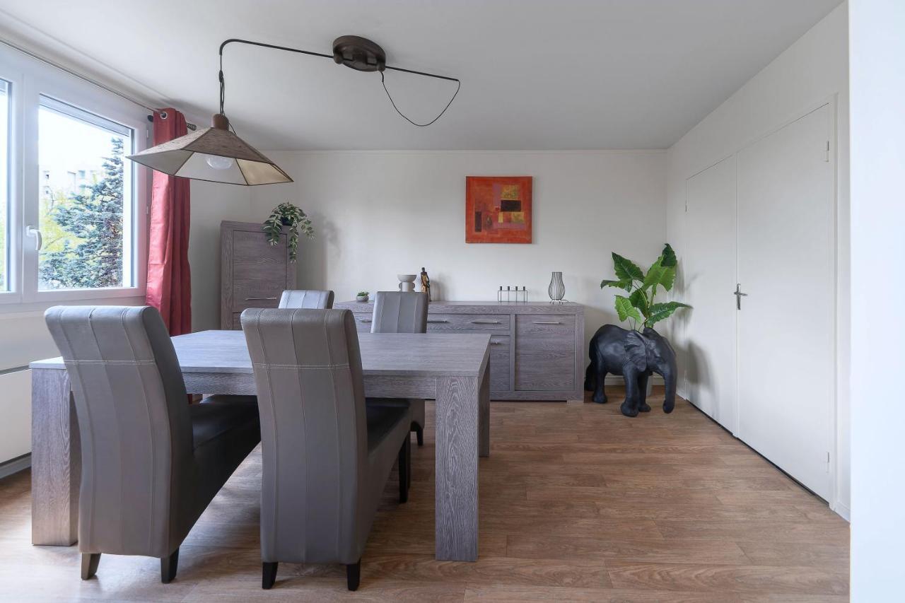 Le Raymond: Centrally Located Apartment with Parking Vichy Exterior photo