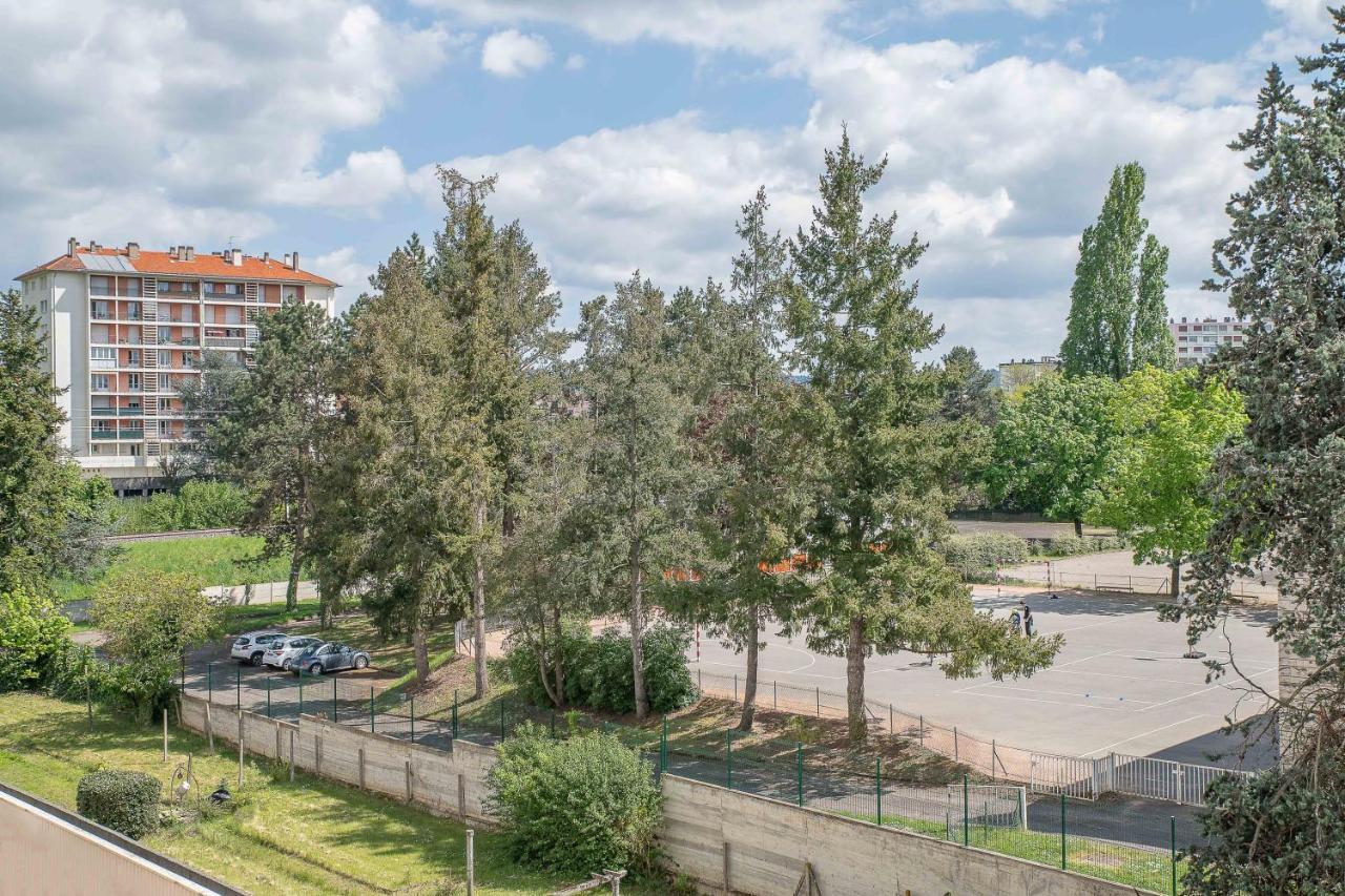 Le Raymond: Centrally Located Apartment with Parking Vichy Exterior photo