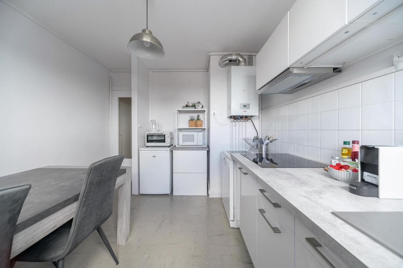 Le Raymond: Centrally Located Apartment with Parking Vichy Exterior photo