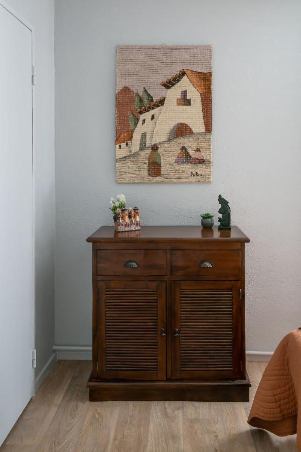 Le Raymond: Centrally Located Apartment with Parking Vichy Exterior photo
