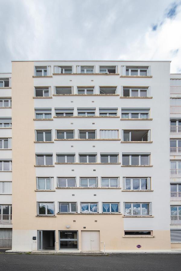Le Raymond: Centrally Located Apartment with Parking Vichy Exterior photo