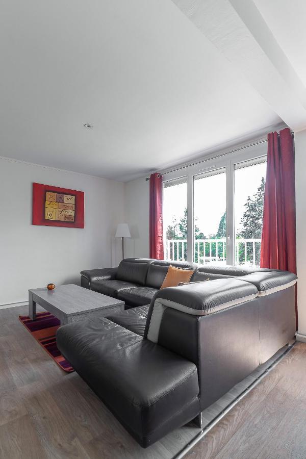 Le Raymond: Centrally Located Apartment with Parking Vichy Exterior photo