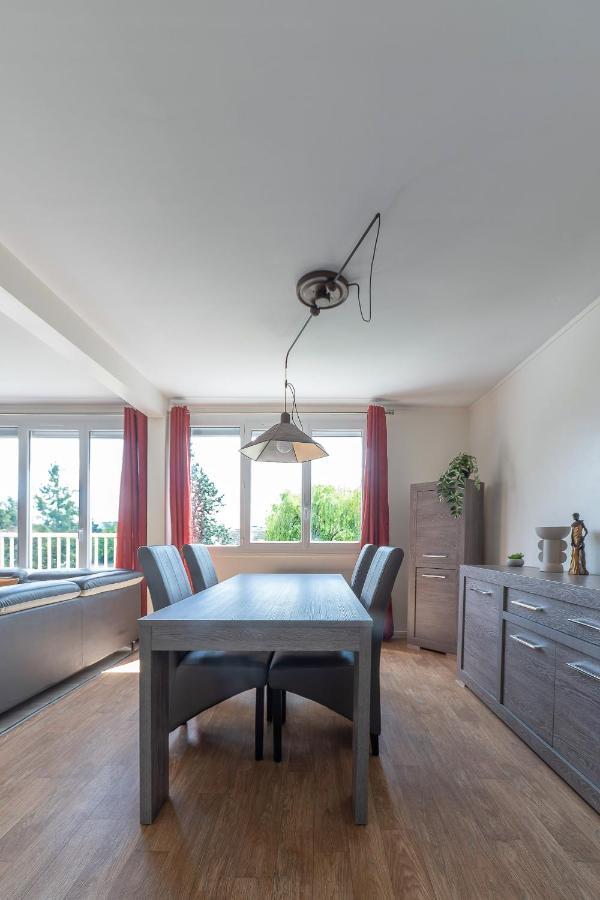 Le Raymond: Centrally Located Apartment with Parking Vichy Exterior photo