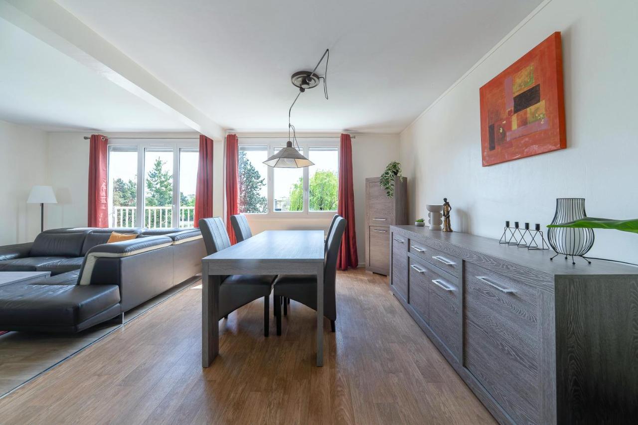 Le Raymond: Centrally Located Apartment with Parking Vichy Exterior photo