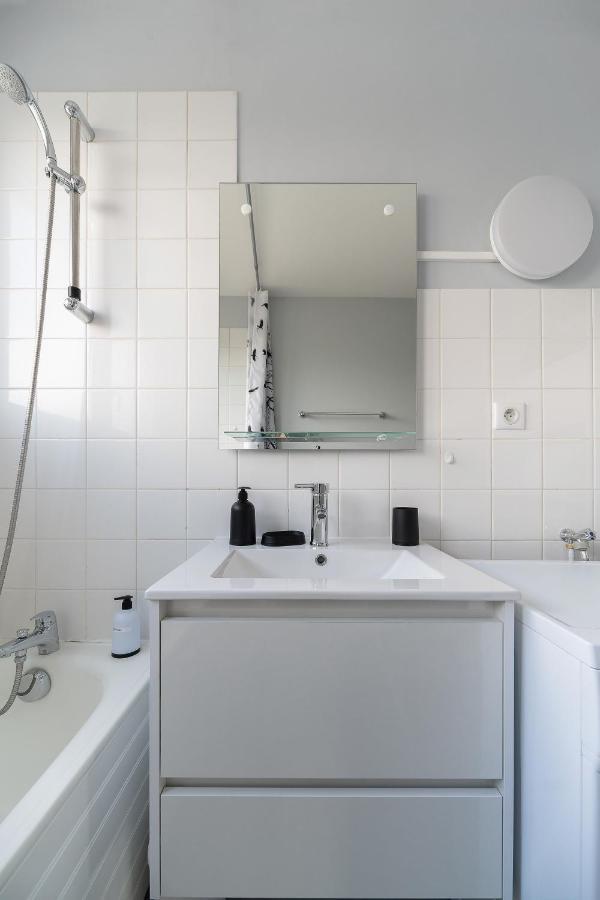 Le Raymond: Centrally Located Apartment with Parking Vichy Exterior photo