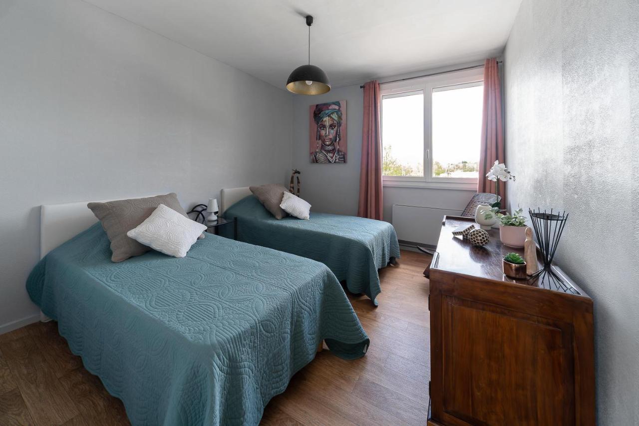 Le Raymond: Centrally Located Apartment with Parking Vichy Exterior photo